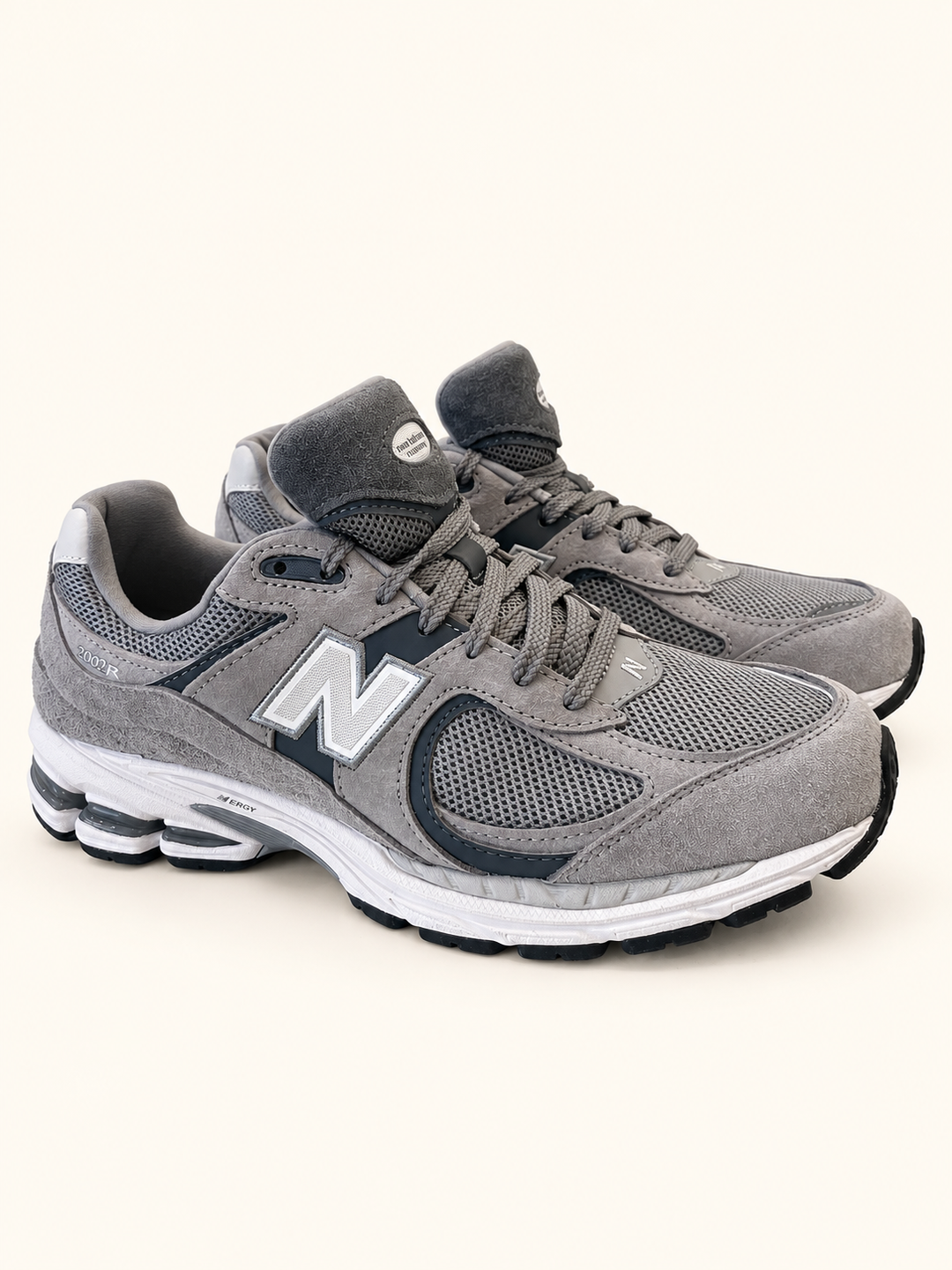 NEW BALANCE 2002R