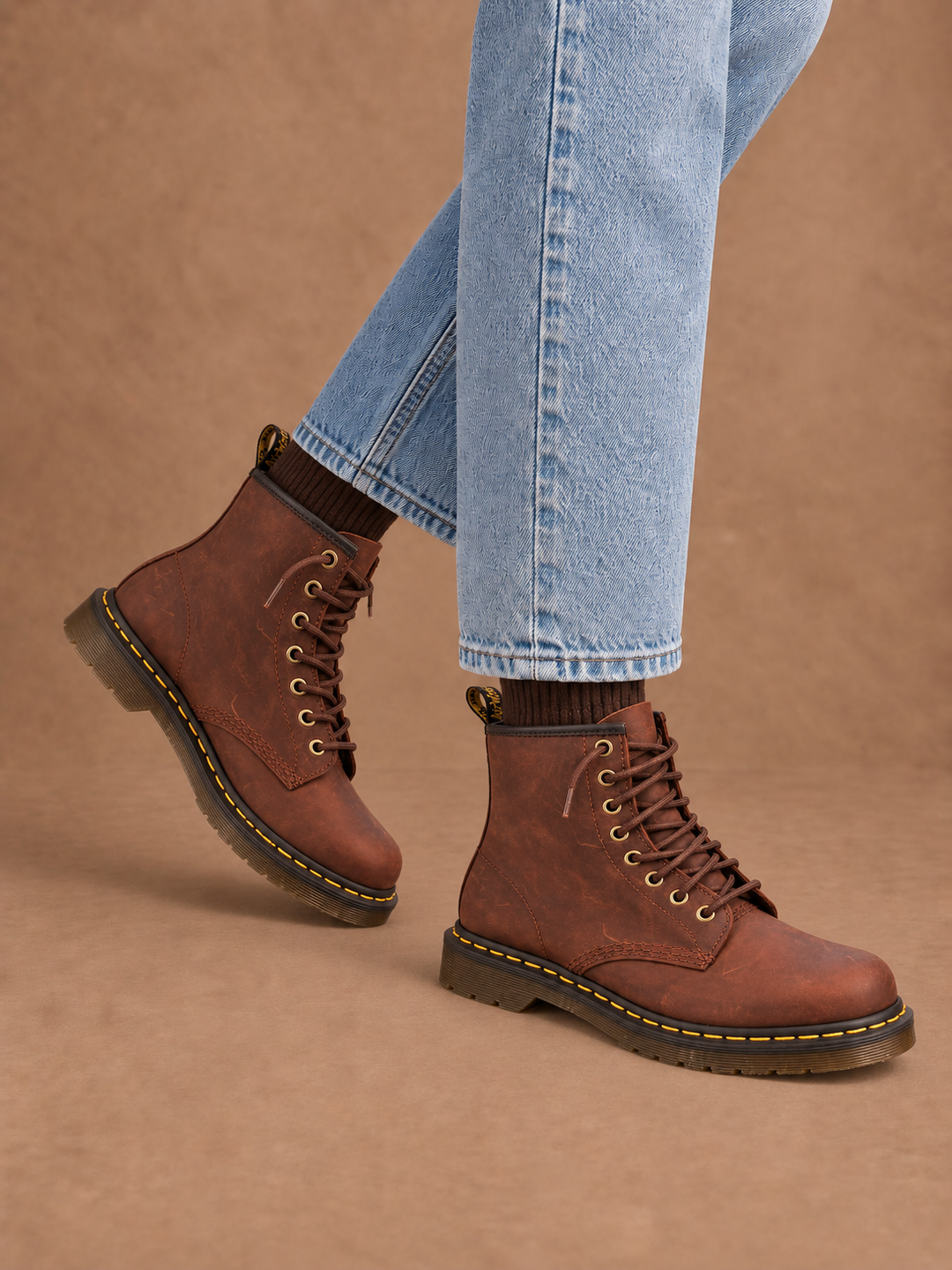 DR. MARTENS 1460 CRAZY HORSE CHERRY RED