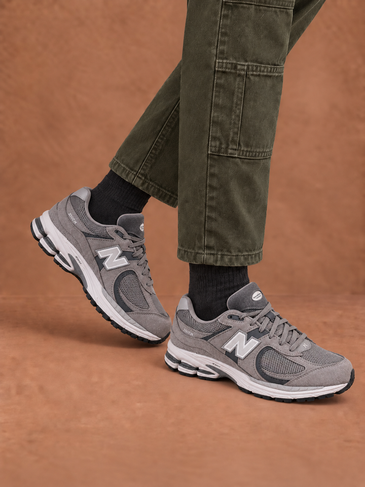 NEW BALANCE 2002R