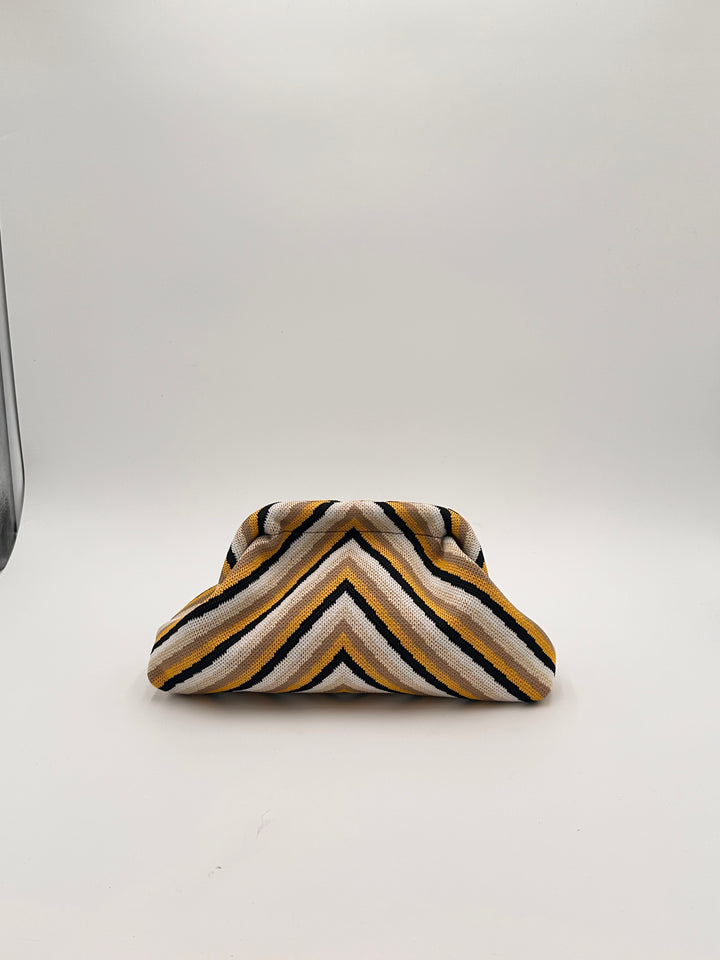 BORSA A MANO CON CHIUSURA A CONCIGLIA