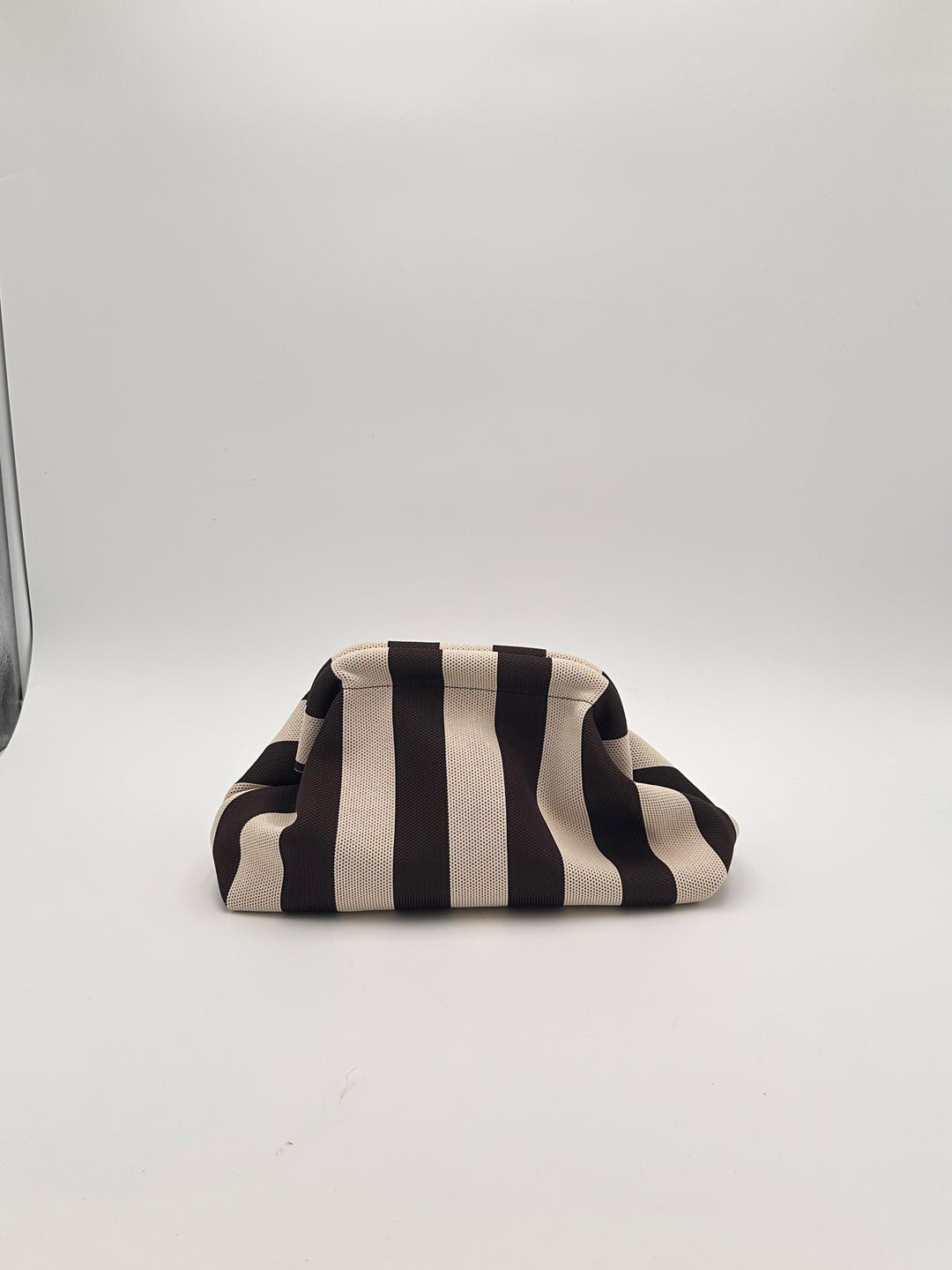 BORSA A MANO CON CHIUSURA A CONCIGLIA